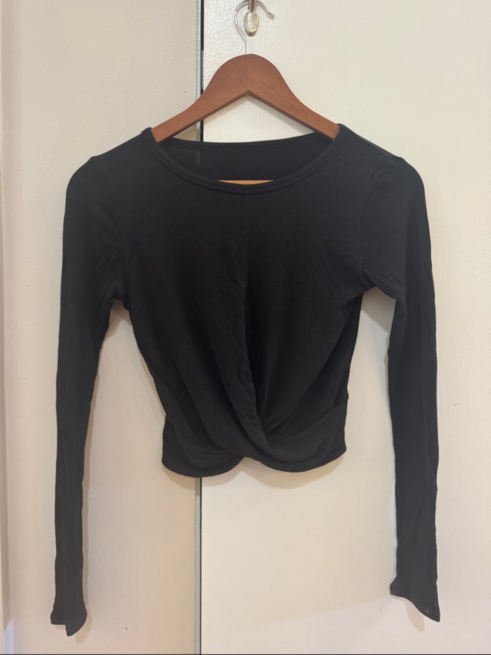 Alo Black Long Sleeve Twist-Front Top